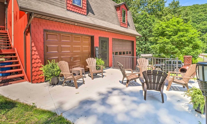 Brockton Apartamento | Tamaqua Apartment w/ Fire Pit & Gas Grill!
