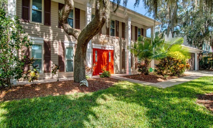 Bloomingdale Casa | Tampa Bay Pool Home with Heated Pool