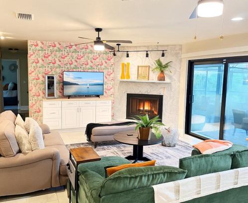Bearss Plaza Apartamento | Tampa Lakefront and Pool House Game Room