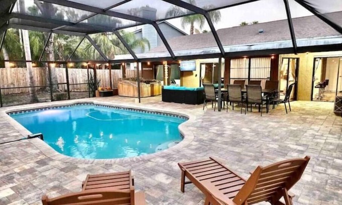 Greater Northdale Casa | Tampa Vacation Home - 3BR 10 PPL - Pool