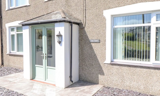 Edern Casa | TAN PARC, pet friendly, country holiday cottage in Morfa Nefyn