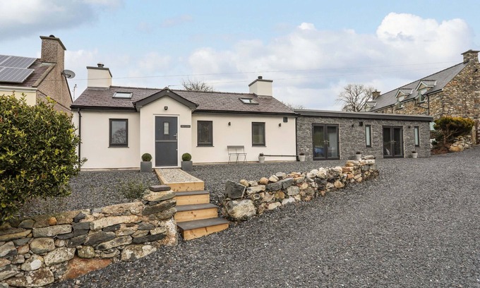 Llanllyfni Casa | TAN Y COED - NASARETH, pet friendly, with open fire in Penygroes
