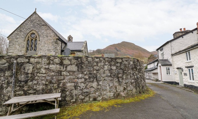 Llangynog Cabaña | TANAT COTTAGE, pet friendly, character holiday cottage in Llangynog