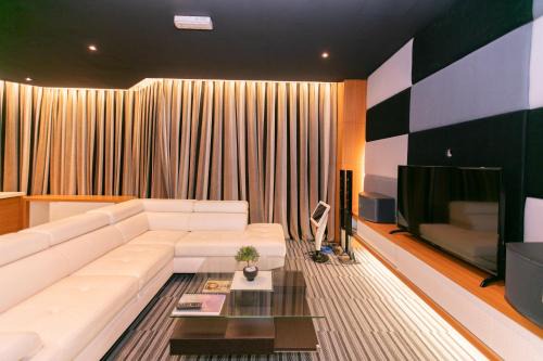 Tanjung Bungah Villa | Tanjung Bungah 5BR 18 Bungalow KTV