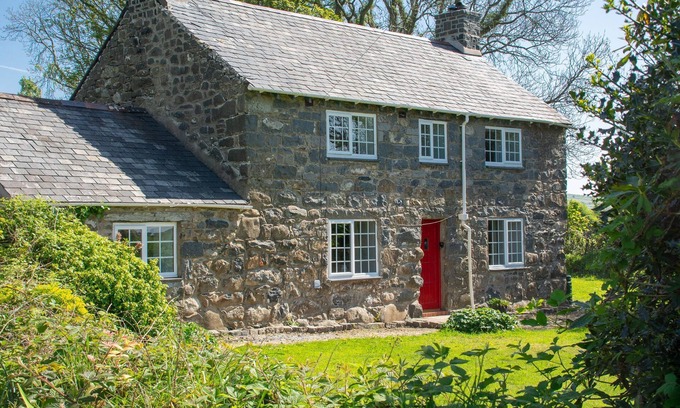 Rhyd-y-clafdy Cabaña | Tanllyn - sleeps 8 guests in 4 bedrooms