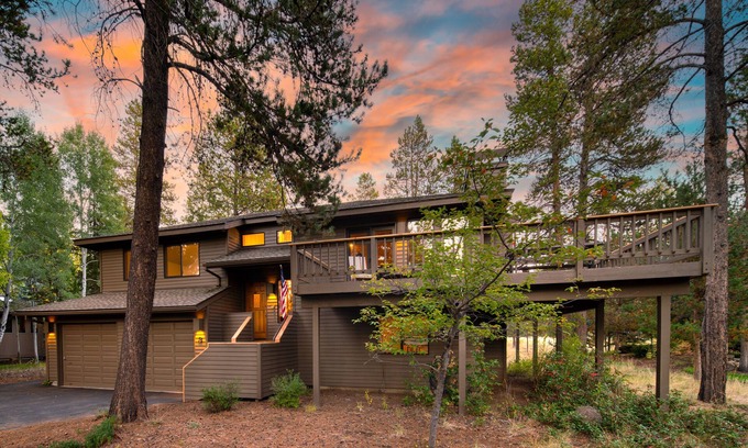 Sunriver Cabina | Tanner by AvantStay | Modern Cascades Escape