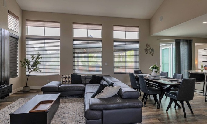 Brighton Casa | Tanner Peak: Wellness Business Entertainment