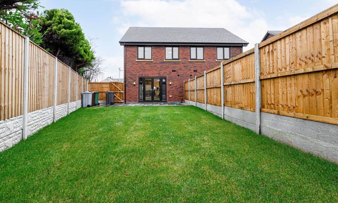 Freckleton Casa | Tannery Place | 3 Bedrooms Parking Wi-Fi Garden