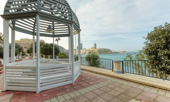 Il-Balluta Apartamento | Taormina 6 -Seafront Sliema Apt