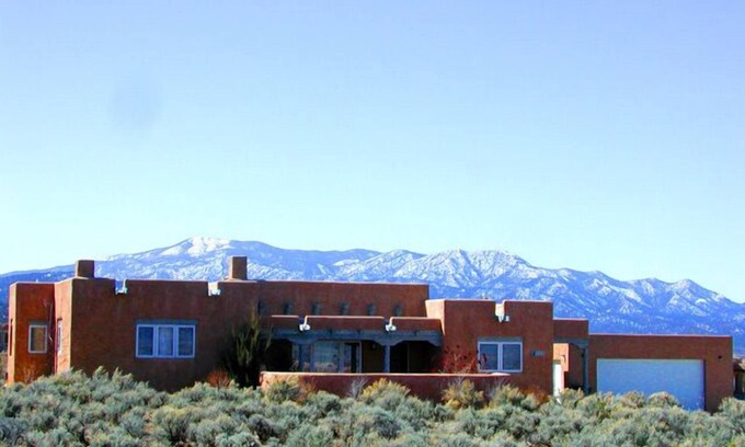 Taos Casa | Taos House - 360 degree mountain/town views - patio - private - hot tub