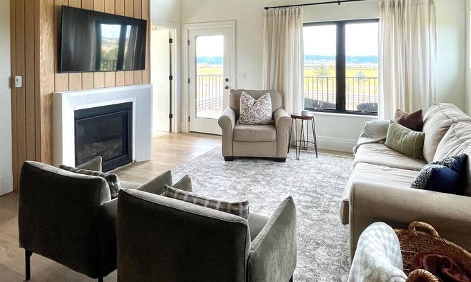 Driggs Casa | Targhee Barndominium ~Working Ranch ⁓Teton Views ⁓Peaceful & Scenic Neighborhood