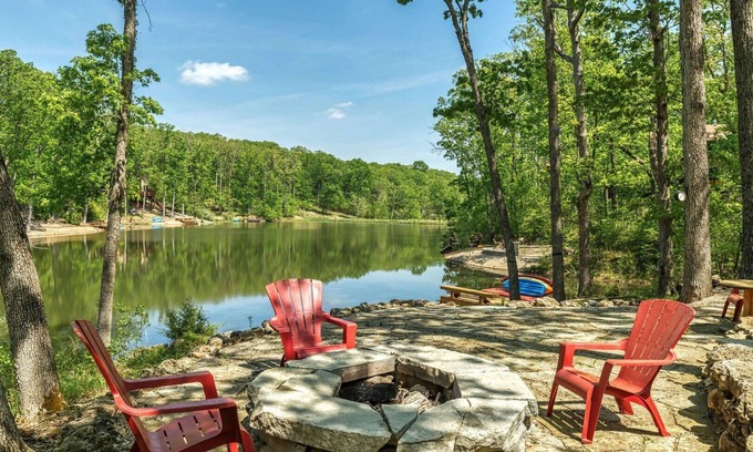 Innsbrook Cabaña | Tarnhouse Lakefront Cottage by StayLage