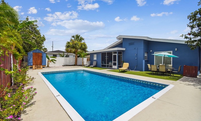 Tarpon Springs Casa | Tarpon Springs Lux. Home Refreshing Pool near Sunset Beach - Golf & Sponge Docks