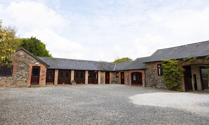Torrington Cabaña | TARQUOL COTTAGE, pet friendly, with pool in Torrington