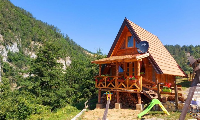 Bajina Basta Casa | Tarska čarolija Zaovine