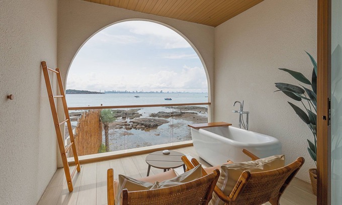 Koh Lan Complejo | Tasana Bar and Luxury resort