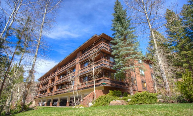 Incline Village Condominio | Taste of Burgundy by Lake Tahoe Accommodations