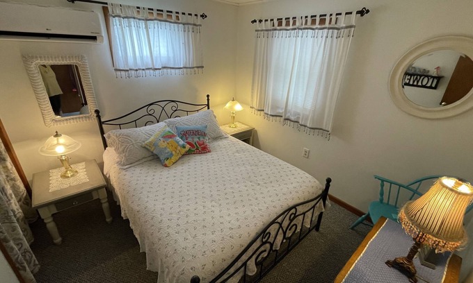 Oaks Corners Casa | Taste of Serenity Wine Trl, Sunsets, Private Beach/Dock/Romantic views!