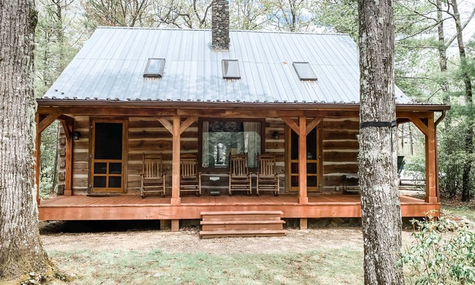 Newland Cabina | Taste of the Gorge - A True Log Cabin Experience