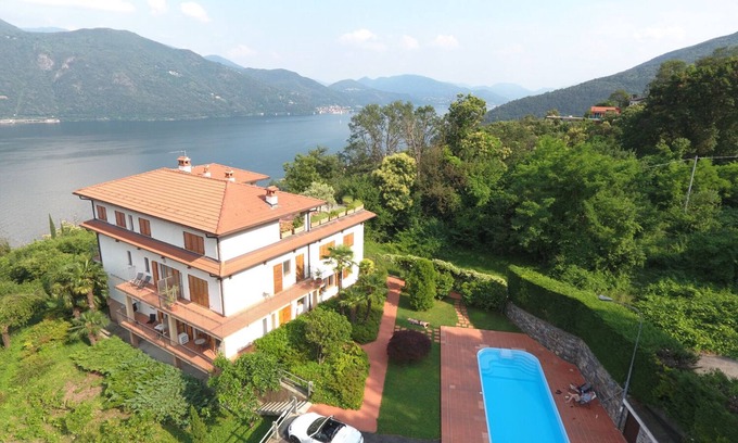 Sant'Agata Apartamento | Buen gusto apartamento de 2 habitaciones en una pequeña residencia con piscina