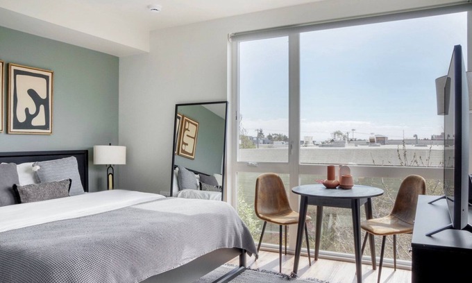 Minor Apartamento | Tasteful Capitol Hill Studio w/ Patio & W/D, Walkable Area, by Blueground