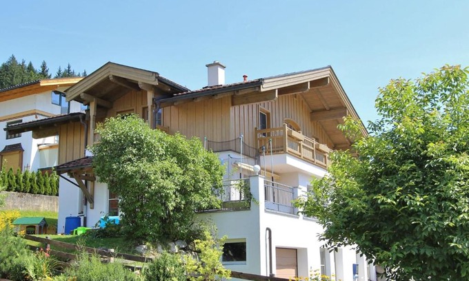 Hollersbach im Pinzgau Casa | Tasteful Holiday Home in Hollersbach im Pinzgau with Garden