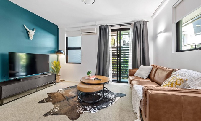 Teneriffe Apartamento | Tasteful Teneriffe! ~ 1Bed, 1Bath, 1Car, Balconies