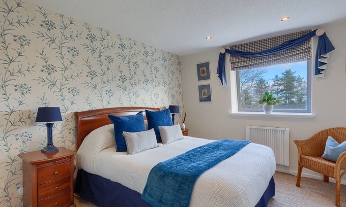 Gleneagles Apartamento | Tasteful top floor apartment next to Gleneagles