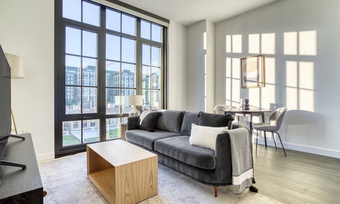 Gallaudet Apartamento | Tasteful Union Market 1BR w/ Gym & W/D, steps to Metro, by Blueground