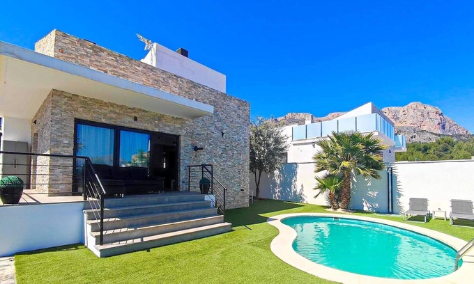 La Colina Villa | Moderna villa de 3 habitaciones con piscina privada, barbacacoa y vistas únicas