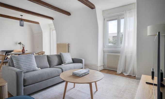 Wipkingen Apartamento | Tasteful Wipkingen 2BR w/ Garden & Storage, nr Transport, by Blueground