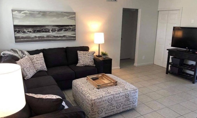 Harbor Village Condominio | Decorado con gusto Waterfront Condo! A pie de playa, tiendas, restaurantes y más!