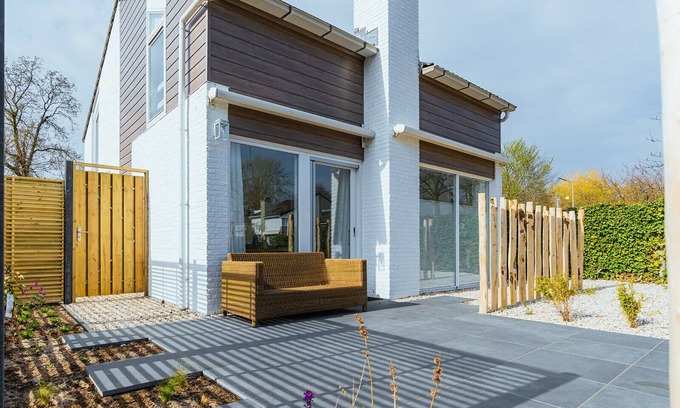 Ouddorp Casa | Tastefully decorated holiday home with a modern and light appearance that has been decorated with love and care.