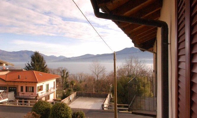 Ghiffa Apartamento | Amueblado con buen gusto apartamento de 3 habitaciones con amplia zona al aire libre