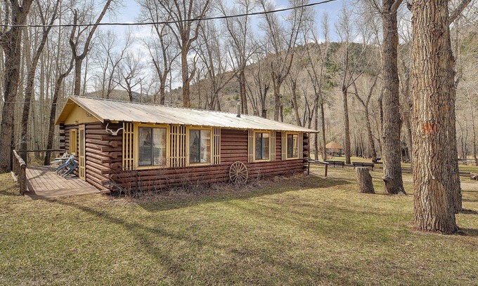 Salida Cabina | TATA River Cabins- group getaway
