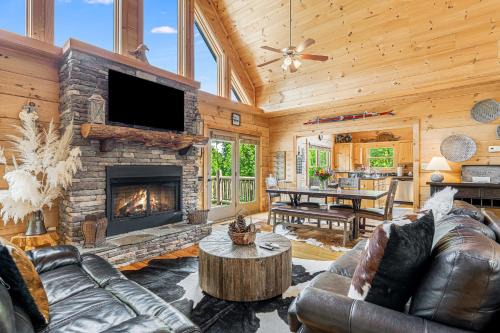 Lake Lure Casa | Tatanka at LakeLure Rumbling Bald Hot Tub Fire Pit