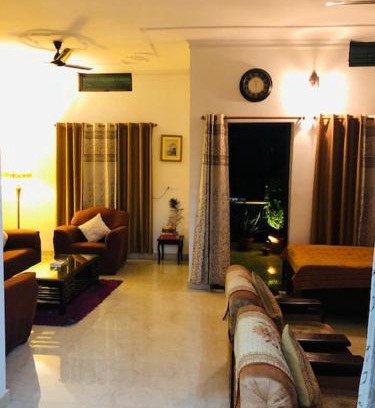 Varanasi Apartamento | Tattva- 6BHK Apartment