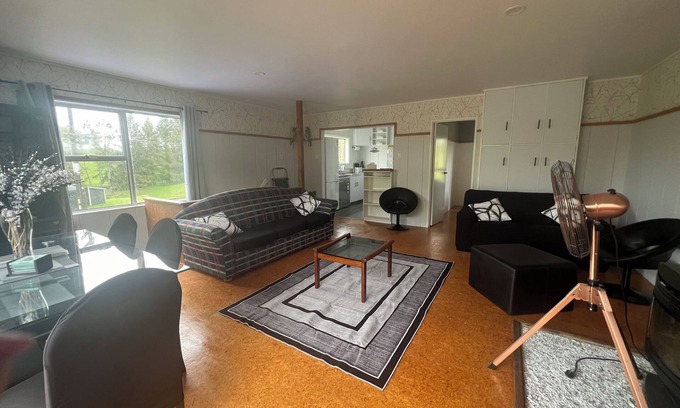 Oruanui Otro | Taupo handy location to hotspots like Huka Falls, international golf and more