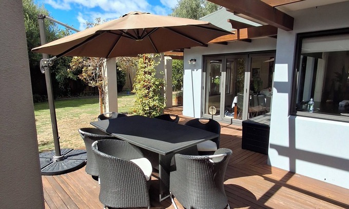 Hilltop Casa | Taupo on your doorstep! A lovely home in walking distance to lake and town.