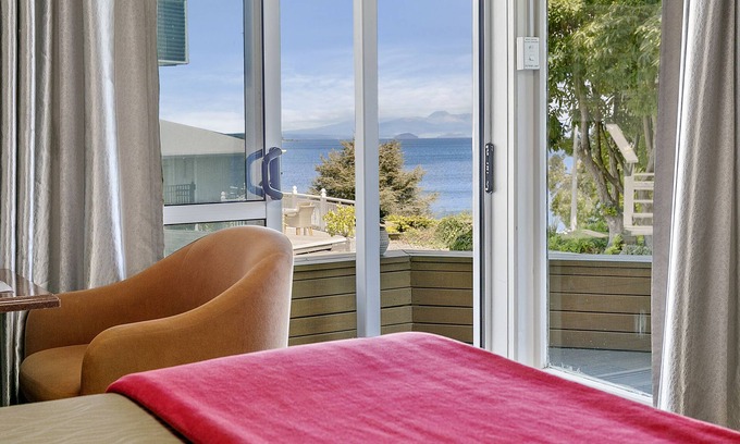 Hilltop Hotel | Taupo Thermal Motel & Spa - Adults Only