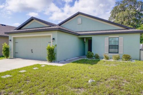 Tavares Casa | Tavares Retreat with Covered Patio and Private Yard