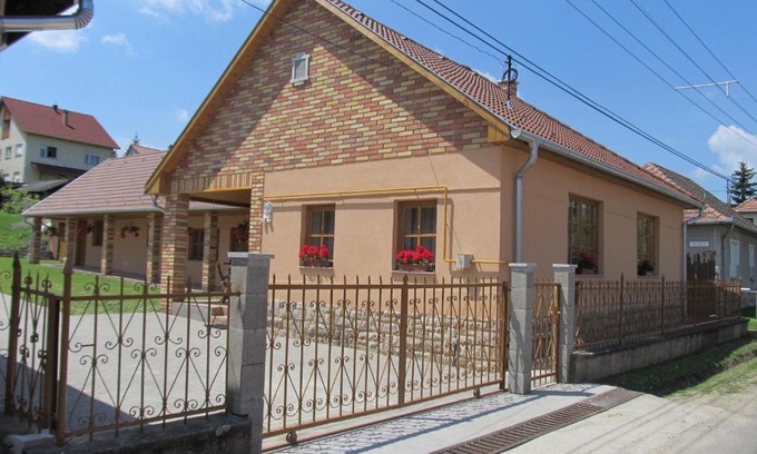 Bank Casa | Tavi Fészek Vendégház