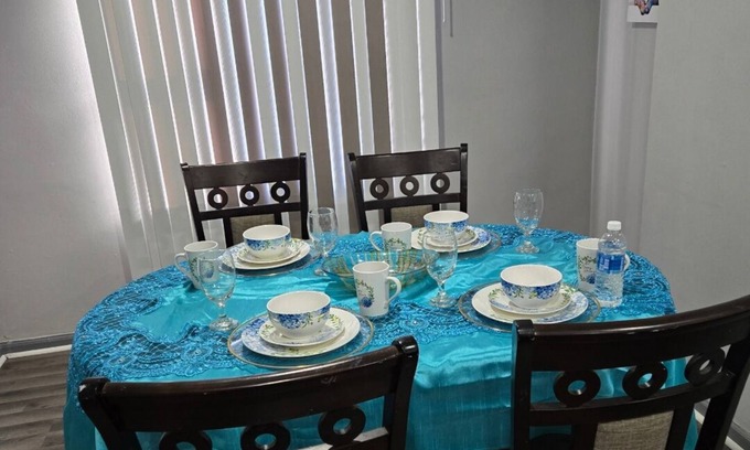 Dearborn Heights Casa | Tawheed House is a 3-bedroom house in lovely Redford with WiFi, AC.and more..