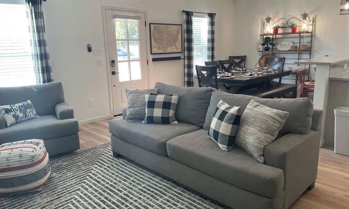 East Riverside Casa | TAYLOR PLACE-5 Minutes to Silos & Baylor