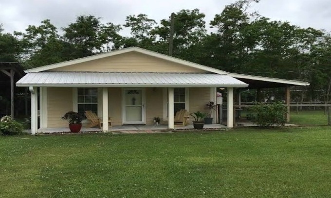Biloxi Apartamento | Taylor Ranch Cottage ... ¡Un refugio en medio de todo en la costa!