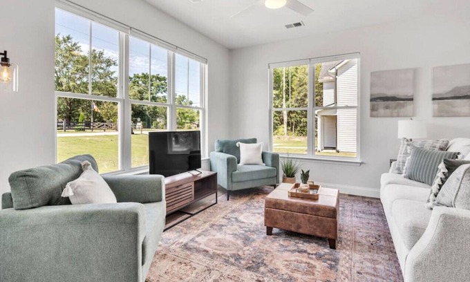 Taylors Casa | Taylor's Grove West- 20 min to DT Greenville/TR