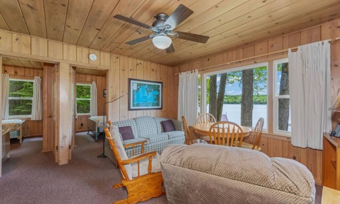 Phelps Cabina | TB8 Thunder Bay Resort Cabin 8