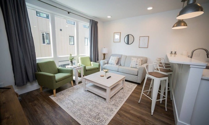 Traverse City Condominio | TC Condo with Private Rooftop!