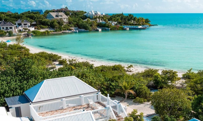 Ocean Point Casa | Coccoloba Beach House / Frente a la playa en Taylor Bay Beach / Piscina privada