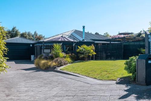 Taupo Casa | Te Aroha Whare, Cozy 3BR Retreat With Garage and BBQ
